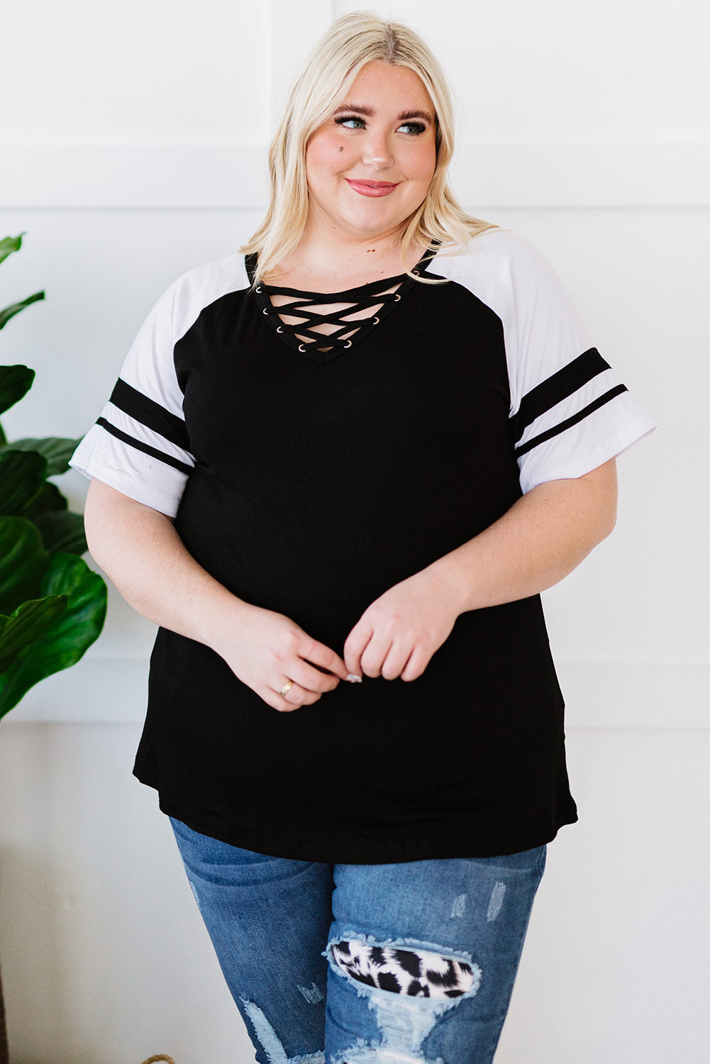 Plus Size Contrast Crisscross Tee Shirt